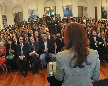 Cristina Kirchner y el apriete contra gobernadores e intendentes