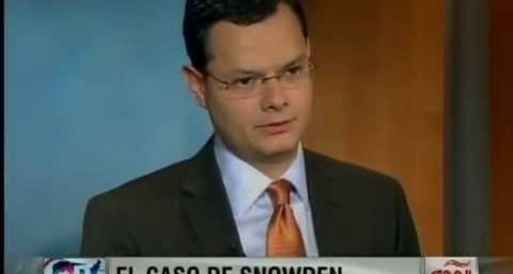 Juan Carlos Hidalgo comenta el caso Snowden en "Directo USA" de CNN en Español