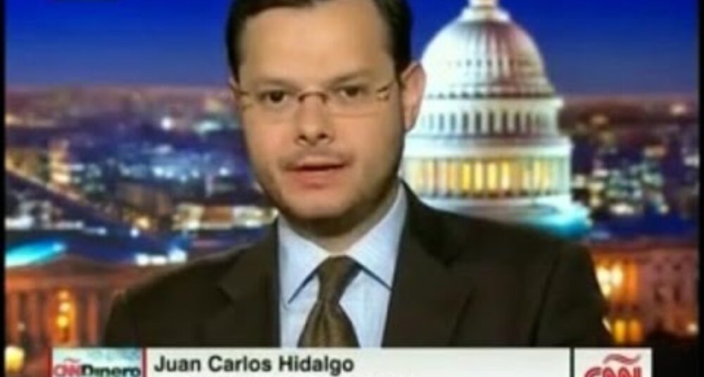 Juan Carlos Hidalgo comenta el tipo de cambio del colón costarricense en CNN Dinero